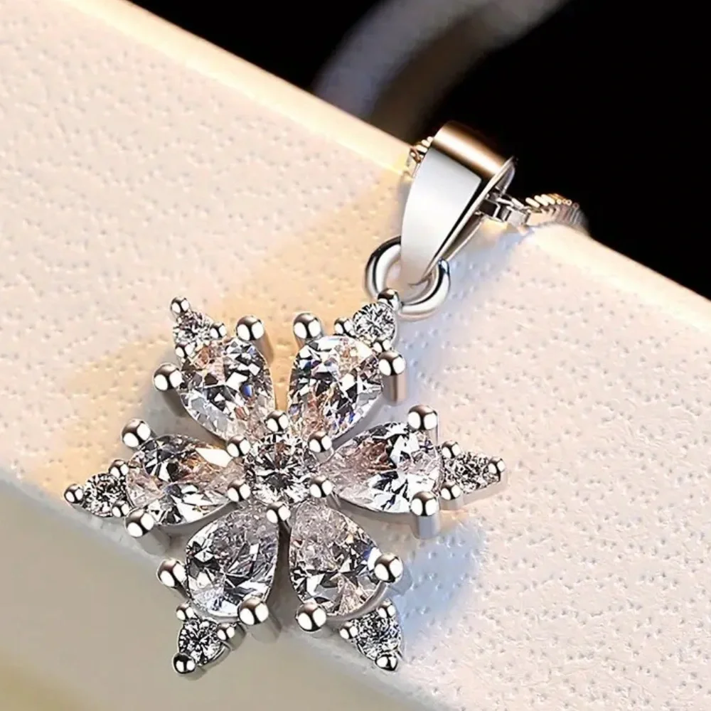Silver Chain Sky Blue Snowflake Pendant Necklace - NEW